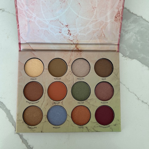 New Ofra Lotus Palette - Picture 3 of 6